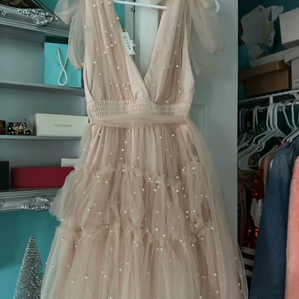 Cream Plunge Neck Sleeveless Gown for Prom - Picture 2 of 3